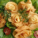 Розы из картофеля фри